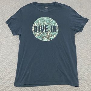Medium Old Navy tee